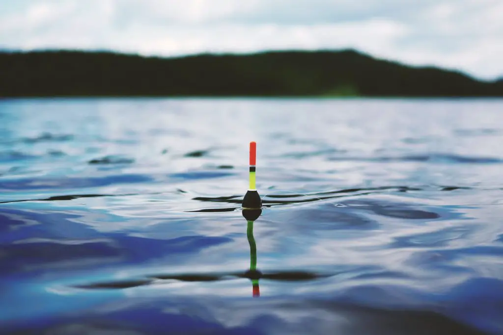 how long it takes to catch a fish bobber on the water